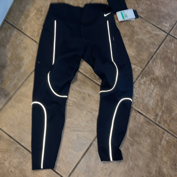 Sleek Nike Black Dri-fit Training Set - Picture 5 of 5